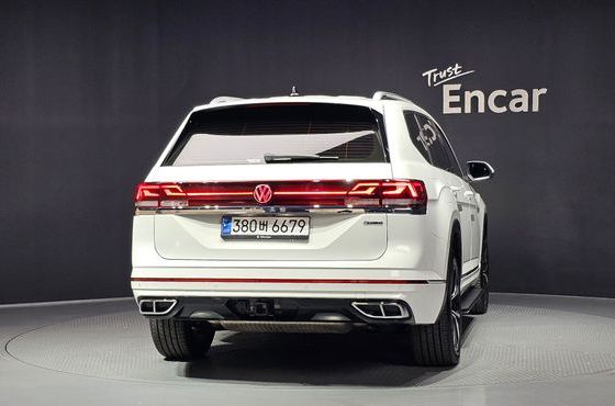 Volkswagen Atlas 2.0 TSI R-LINE 7-Seater — пробег 10 366 км — фото 4 из 5