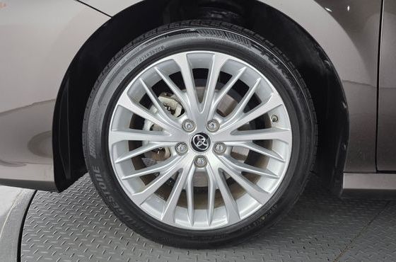 Toyota Camry 2.5 XLE Hybrid — пробег 144 204 км — фото 5 из 5