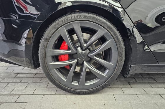 Tesla Model S Plaid — пробег 24 991 км — фото 5 из 5