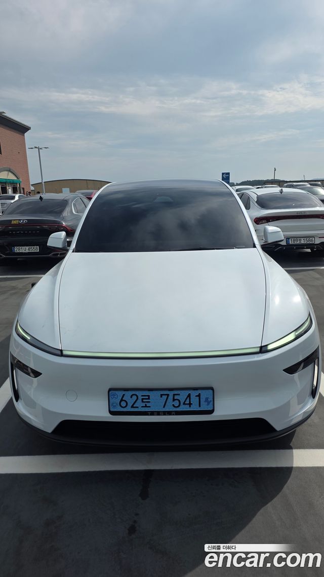 Tesla Model Y L Long Range AWD — пробег 100 км — фото 3 из 5
