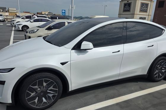 Tesla Model Y L Long Range AWD — пробег 100 км — фото 4 из 5