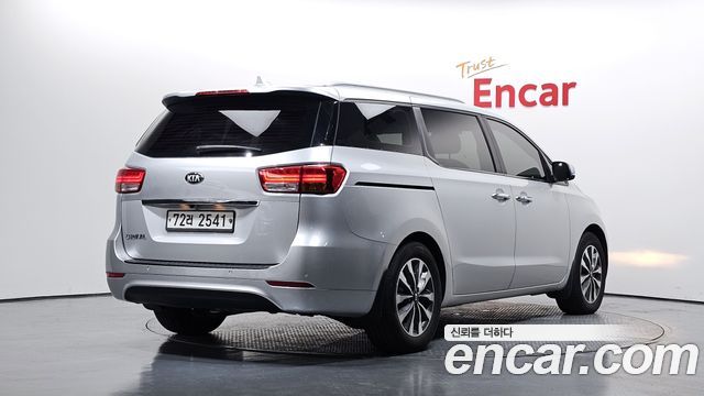 Kia Carnival из Кореи Encar