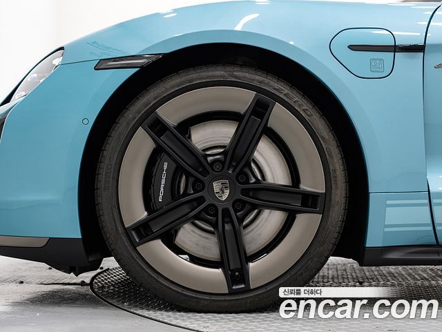 Porsche Taycan Turbo — пробег 4 400 км — фото 5 из 5