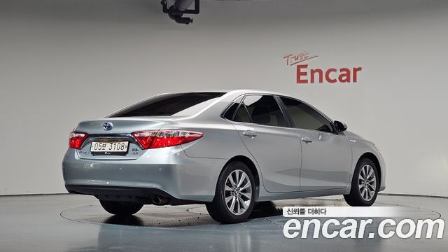 Toyota Camry Hybrid XLE — пробег 185 101 км — фото 2 из 5
