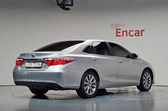 Toyota Camry Hybrid XLE — пробег 185 101 км — фото 2 из 5