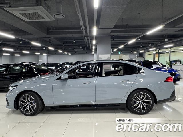 BMW 5-Series 523d xDrive M Sport — пробег 5 200 км — фото 2 из 5