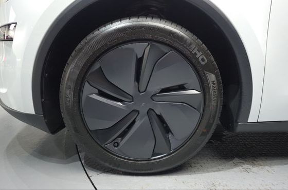 Tesla Model Y Premium Long Range AWD — пробег 28 км — фото 5 из 5