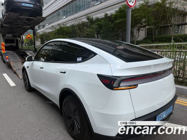 Tesla Model Y Premium RWD — пробег 500 км — фото 4 из 5