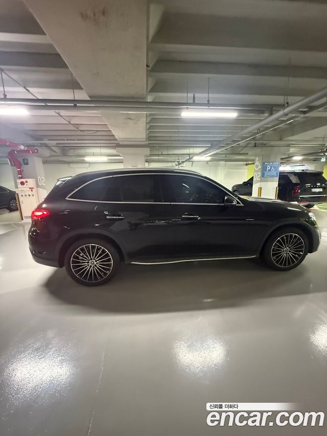Mercedes-Benz GLC-Class GLC300 4MATIC AMG Line — пробег 33 000 км — фото 4 из 5