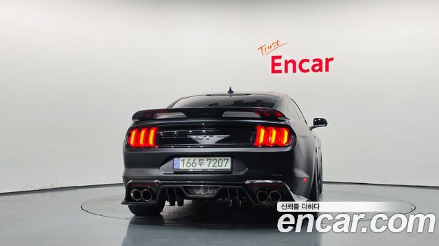 Ford Mustang GT Coupe — пробег 30 185 км — фото 4 из 5