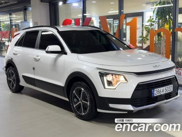 Kia Niro Prestige — пробег 27 779 км — фото 2 из 3