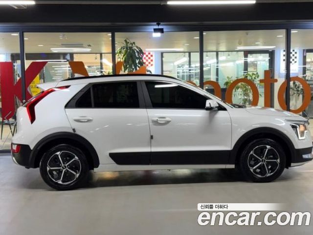 Kia Niro Prestige — пробег 27 779 км — фото 3 из 3