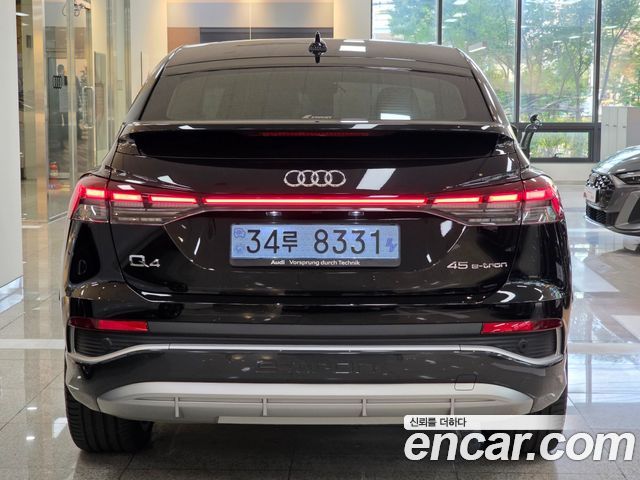 Audi Q4 e-tron 45 Premium Sportback — пробег 7 600 км — фото 4 из 5