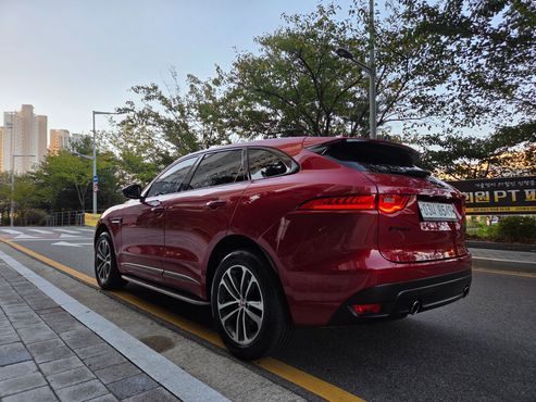 Jaguar F-PACE 35t R-Sport — пробег 113 306 км — фото 2 из 5