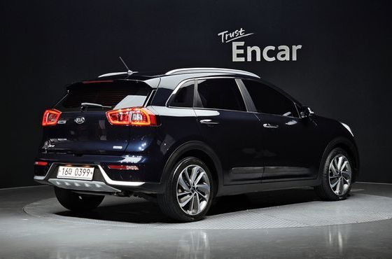 Kia Niro Prestige — пробег 121 496 км — фото 2 из 5