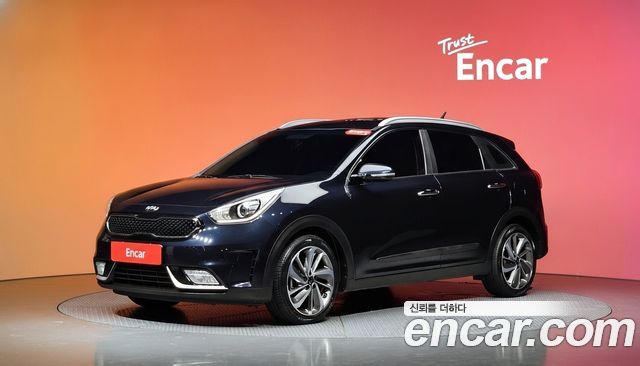 Kia Niro Prestige — пробег 121 496 км — фото 1 из 5