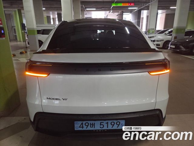 Tesla Model Y L Long Range AWD — пробег 1 758 км — фото 3 из 5