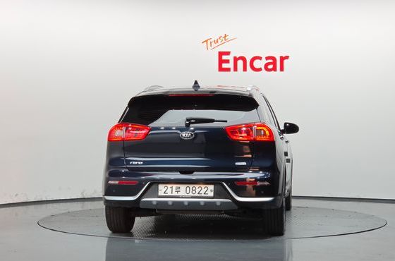 Kia Niro Prestige — пробег 162 262 км — фото 4 из 5