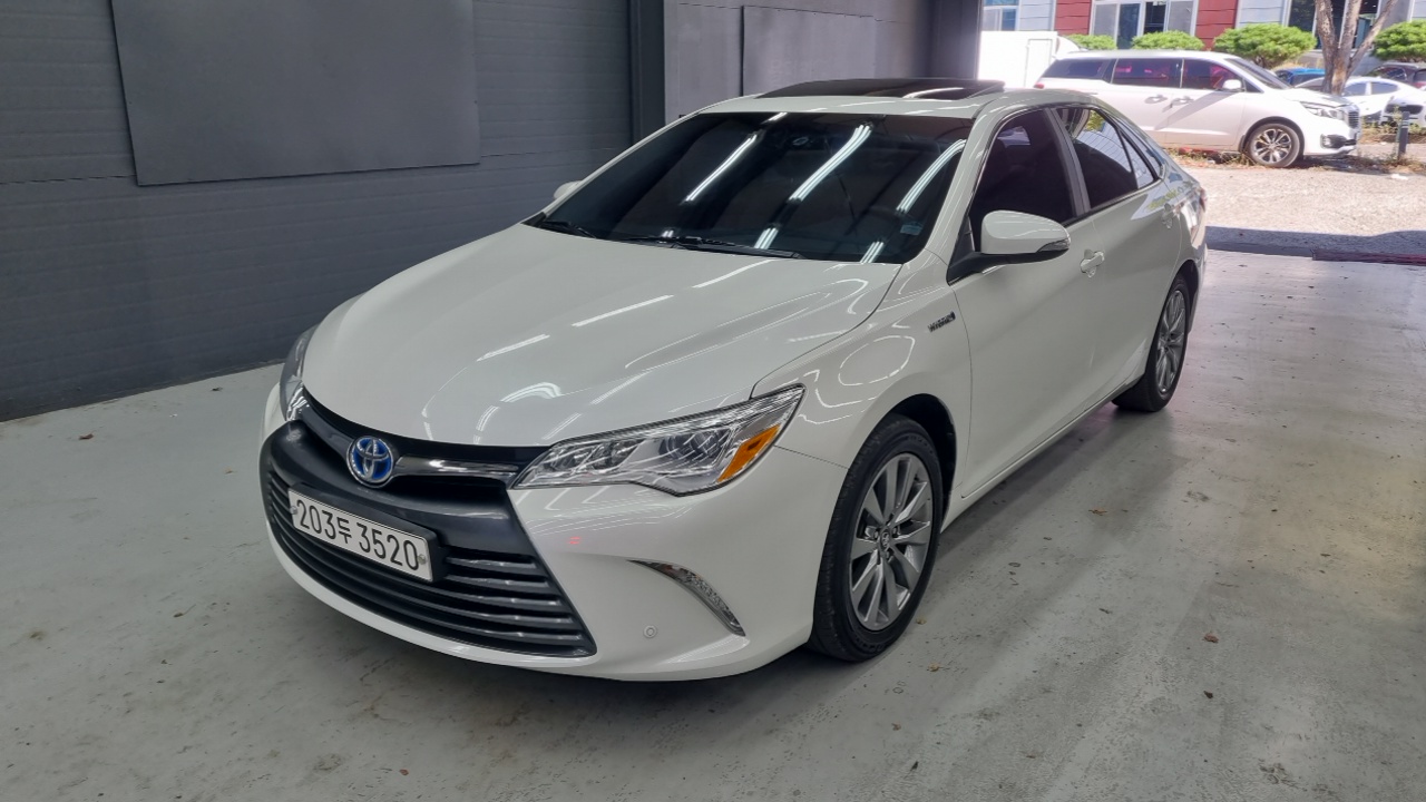 Toyota Camry Hybrid XLE — пробег 141 000 км — фото 1 из 5