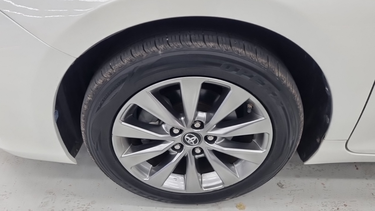 Toyota Camry Hybrid XLE — пробег 141 000 км — фото 5 из 5