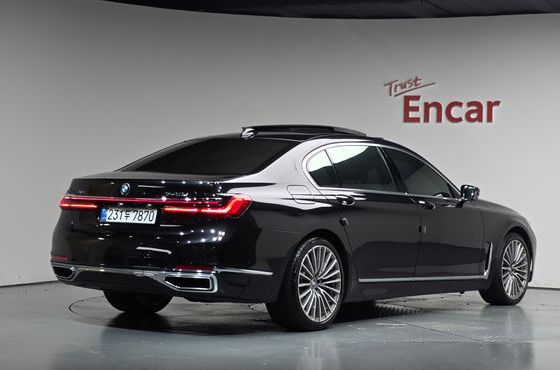 BMW 7-Series 740Li xDrive Design Pure Excellence — пробег 182 400 км — фото 2 из 5