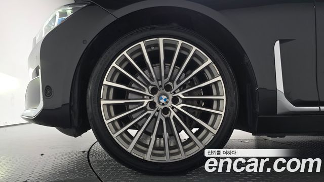 BMW 7-Series 740Li xDrive Design Pure Excellence — пробег 182 400 км — фото 5 из 5