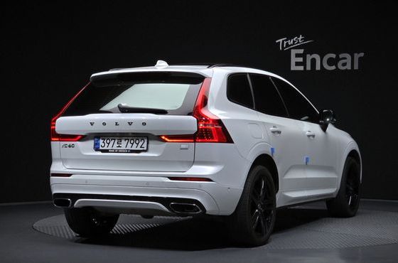 Volvo XC60 T8 R-Design — пробег 112 938 км — фото 2 из 5