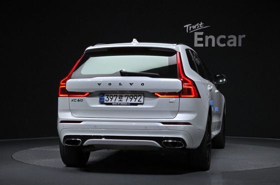 Volvo XC60 T8 R-Design — пробег 112 938 км — фото 4 из 5