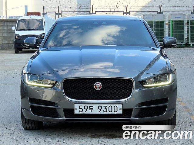 Jaguar XE 20d Portfolio AWD — пробег 53 462 км — фото 2 из 5