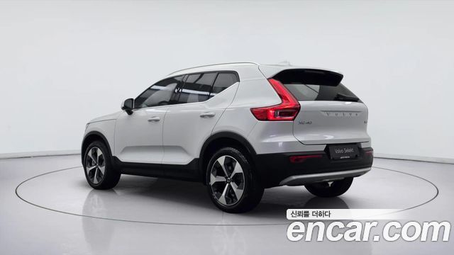 Volvo XC40 B4 Ultra Bright — пробег 9 622 км — фото 2 из 5
