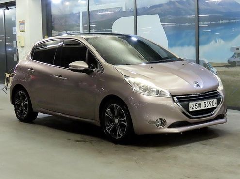 Peugeot 208 1.6 e-HDi Feline 5Door — пробег 127 932 км — фото 1 из 5