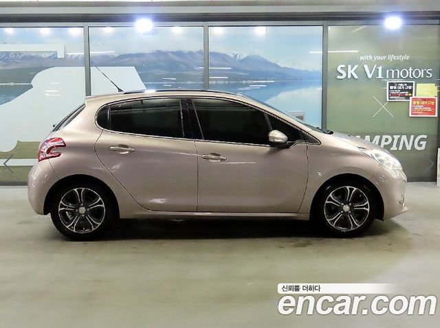 Peugeot 208 1.6 e-HDi Feline 5Door — пробег 127 932 км — фото 3 из 5