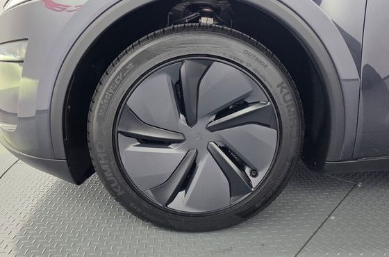 Tesla Model Y RWD — пробег 5 911 км — фото 5 из 5