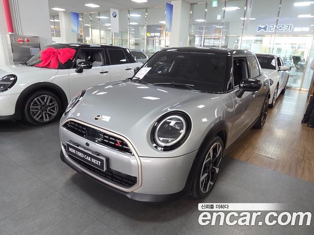 Mini Cooper 5 Door Favoured — пробег 5 263 км — фото 1 из 5