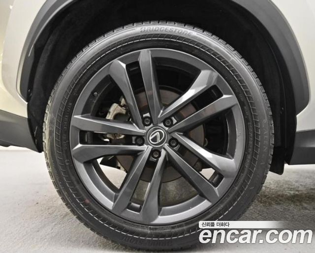 Lexus NX Premium — пробег 41 400 км — фото 5 из 5