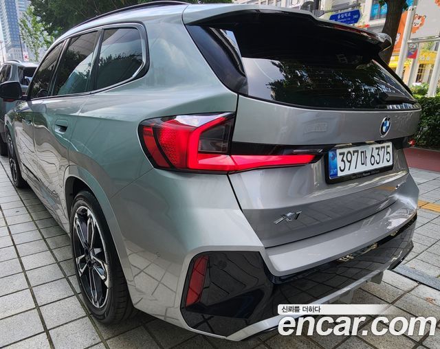 BMW X1 xDrive 20i M Sport — пробег 1 100 км — фото 4 из 5
