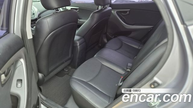 Hyundai AVANTE M16 GDI Avenue — пробег 28 000 км — фото 4 из 5