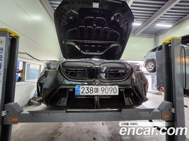 BMW M5 M5 Touring — пробег 301 км — фото 1 из 3