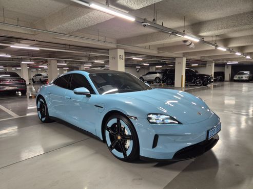 Porsche Taycan Base — пробег 8 500 км — фото 1 из 5
