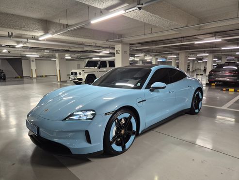 Porsche Taycan Base — пробег 8 500 км — фото 2 из 5