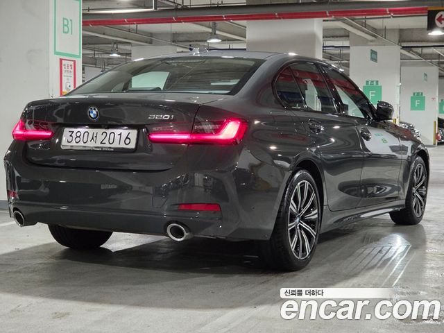 BMW 3-Series 320i — пробег 7 019 км — фото 2 из 5