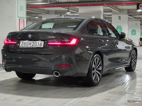 BMW 3-Series 320i — пробег 7 019 км — фото 2 из 5
