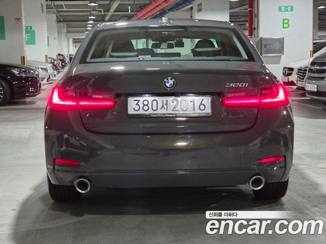 BMW 3-Series 320i — пробег 7 019 км — фото 4 из 5