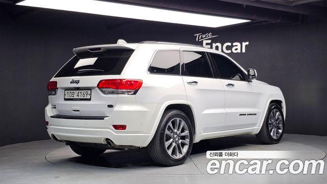 Jeep Cherokee 3.0 Diesel Overland WK2 — пробег 170 659 км — фото 2 из 5
