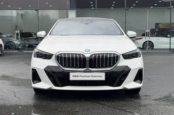 BMW 5-Series 530e xDrive M Sport — пробег 27 313 км — фото 3 из 5