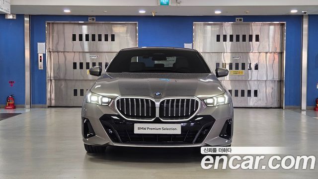 BMW 5-Series 520i M Sport — пробег 4 150 км — фото 3 из 5