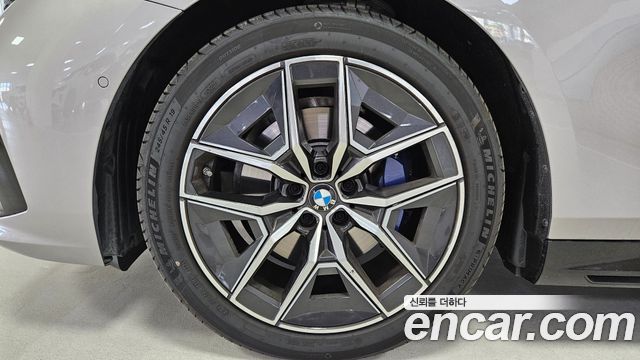 BMW 5-Series 520i M Sport — пробег 4 150 км — фото 5 из 5