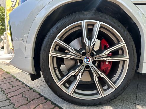 BMW X6 M50i — пробег 15 300 км — фото 5 из 5