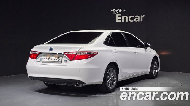 Toyota Camry Hybrid LE — пробег 128 185 км — фото 2 из 5
