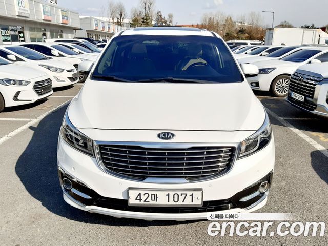 Kia Carnival 9-seater Prestige — пробег 180 000 км — фото 2 из 5